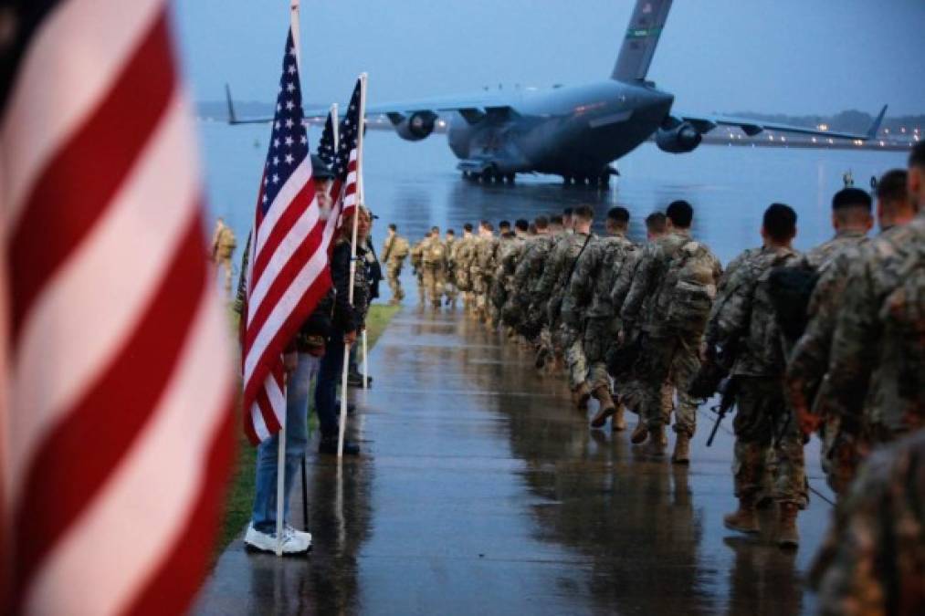 Los más de 5,200 soldados estadounidenses desplegados en Irak se encuentran en varias bases, siendo la aérea de Ain al Asad, en el oeste, la mayor de estas; y también en la capital del Kurdistán iraquí, Erbil, y en Bagdad, cerca de la embajada estadounidense.