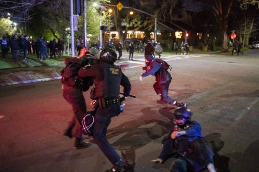 Minneapolis vivió anoche su segunda noche de protestas pese al inicio de un toque de queda en esta ciudad del norte de Estados Unidos, agitada tras la muerte de Wright, mientras se desarrolla el juicio por el asesinato de George Floyd.