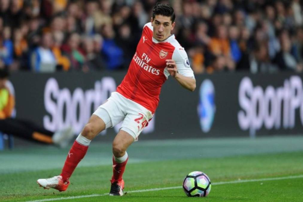 Héctor Bellerín: El lateral derecho del Arsenal ha sorprendido al revelar que le gustaría jugar en el Barcelona, club en el que se formó desde muy pequeño.“Es muy bonito que haya varios clubes grandes que se interesen por mí, pero si uno de ellos es el Barça es especial. No olvido que me crie en esa casa y jamás olvidaré mi estancia en el Barça”, dijo.