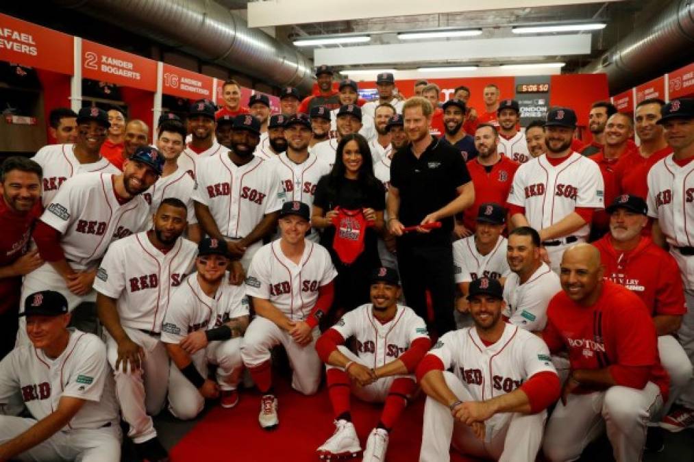 Pero la mayor sorpresa fue el encuentro de Meghan con un pariente lejano en las filas del equipo de béisbol.