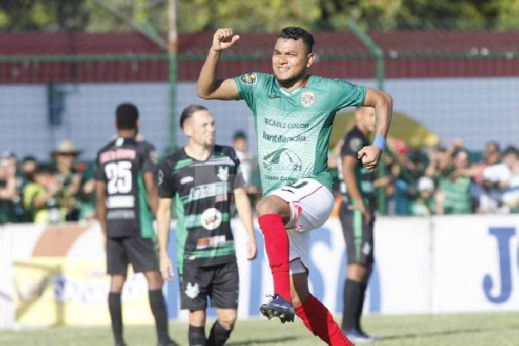 Mario Martínez se gastó un partidazo ante Platense al marcar dos golazos de tiro libre.