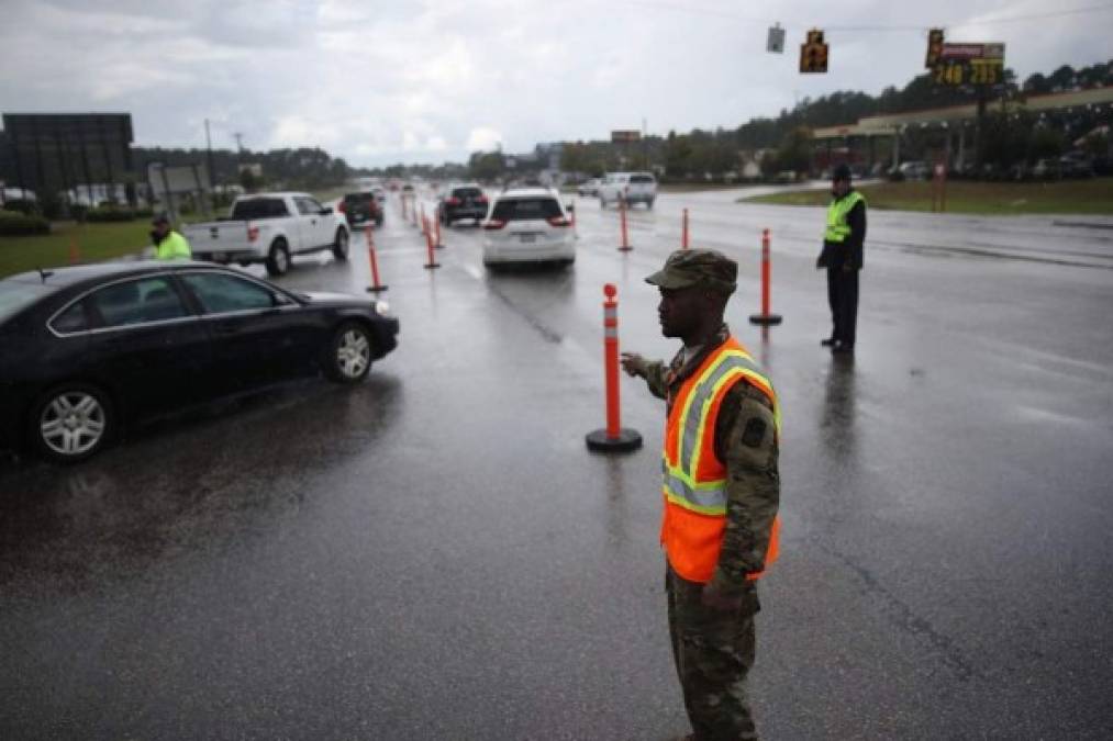 Más de un millón de personas comenzaron este martes a evacuar sus viviendas en las costas de Virginia, Carolina del Norte y del Sur, a medida que se aproxima el peligroso huracán Florence, que podría alcanzar la máxima categoría en la escala Saffir-Simpson a su llegada a la costa este de EEUU.