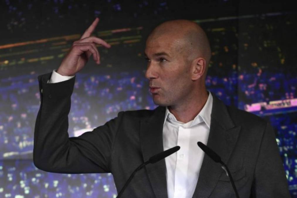 Zidane apareció en la sala de prensa del Santiago Bernabéu con un look muy llamativo.