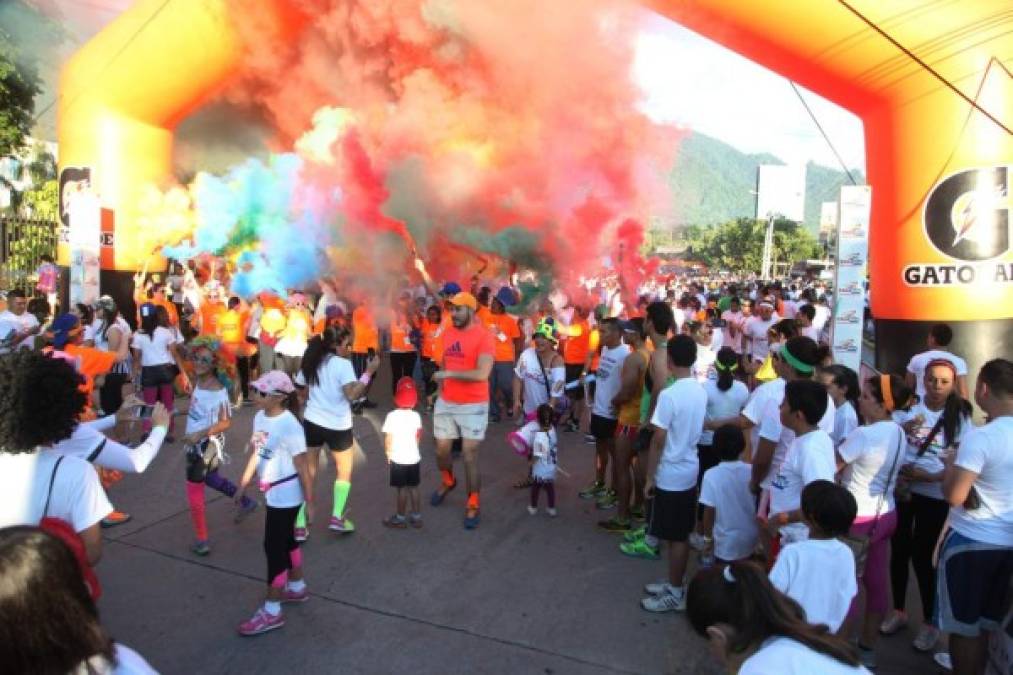 Los hondureños que participarn en el Colorun demostraron su entusiasmo al ser parte de esta carrera en el 2014.