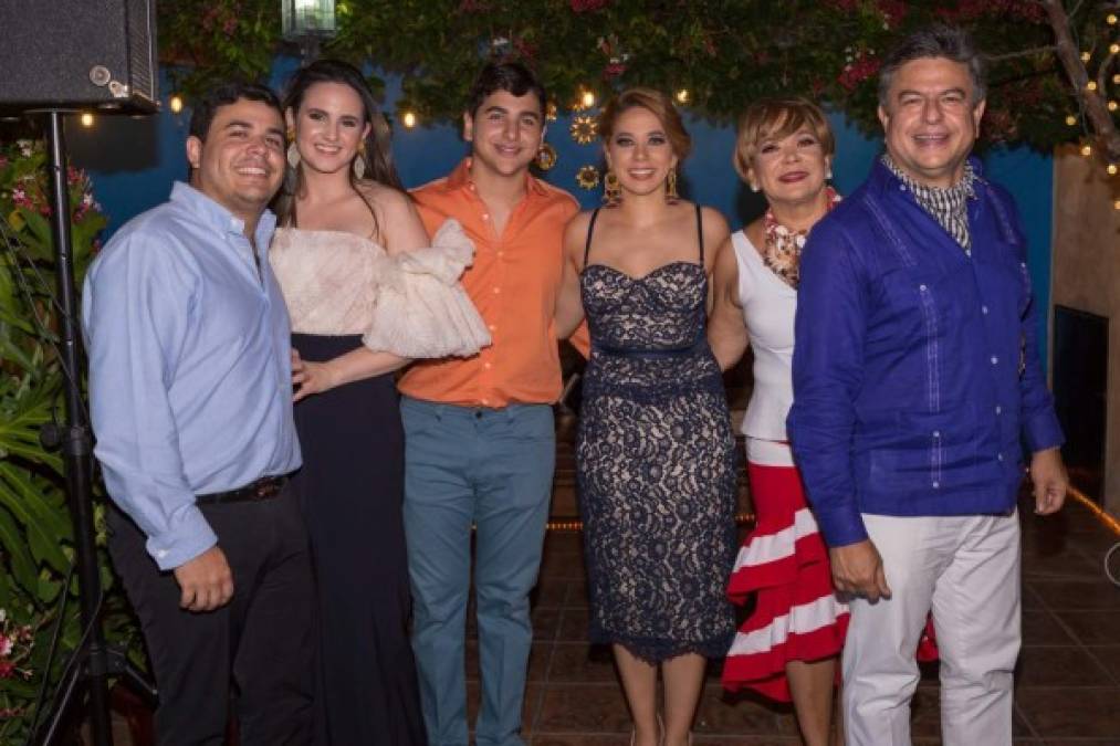 Fernando Vaquero, Andrea Araujo, Marcelo, Nicole, Pamela y Tomás Vaquero.