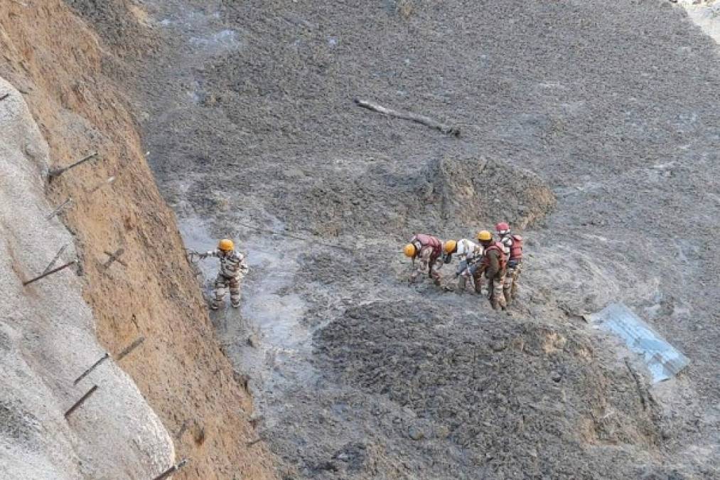 Los 14 glaciares que dominan el río en el parque nacional de Nanda Devi son objeto de estudios científicos debido al cambio climático y la deforestación que aumenta los riesgos de desprendimiento.