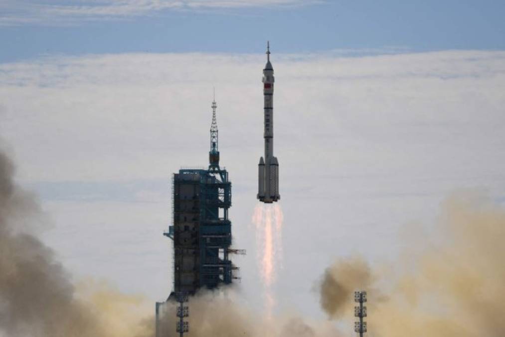 La misión Shenzhou-12 constituye el tercer lanzamiento de los 11 que serán necesarios para la construcción de la estación, entre 2021 y 2022. Cuatro de esas misiones serán tripuladas.