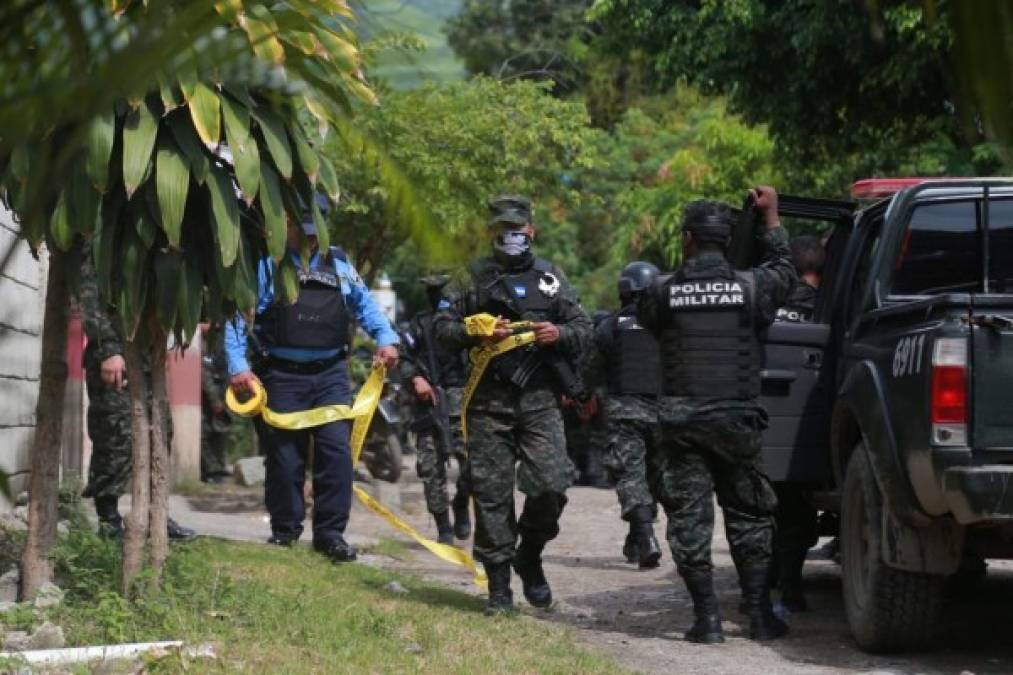 La Policía abrió fuego contra los supuestos pandilleros y desataron la histeria en el lugar.