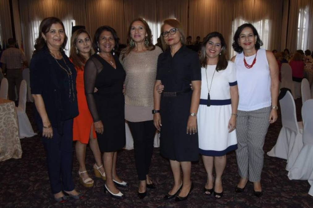 Lizeth García, Lourdes Chichilla, Vilma Karow, Fanny Ponce, Sandra Acevedo, Francis Gutiérrez y Milena Castellón.