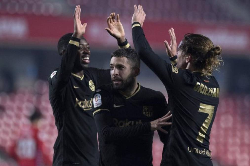 Griezmann y Jordi Alba fueron las figuras al marcar un doblete ante Granada.