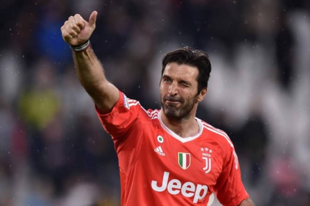 Buffon: Luego de que ha circulado el rumor que podría dejar a la Juve para irse a Boca Juniors, habló Silvano Martina, agente del cancerbero. 'He leído en Italia que en Argentina se habla de esta posibilidad, pero honestamente, no sé nada', señaló en declaraciones al diario argentino Clarín.