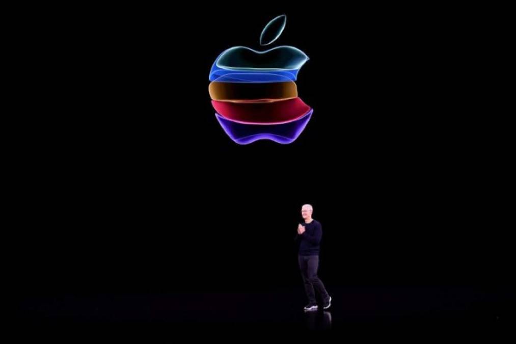Apple presentó este martes su nuevo teléfono inteligente, el iPhone 11, equipado con una doble cámara y un nuevo procesador, durante su gran evento anual en su sede en Cupertino, California.