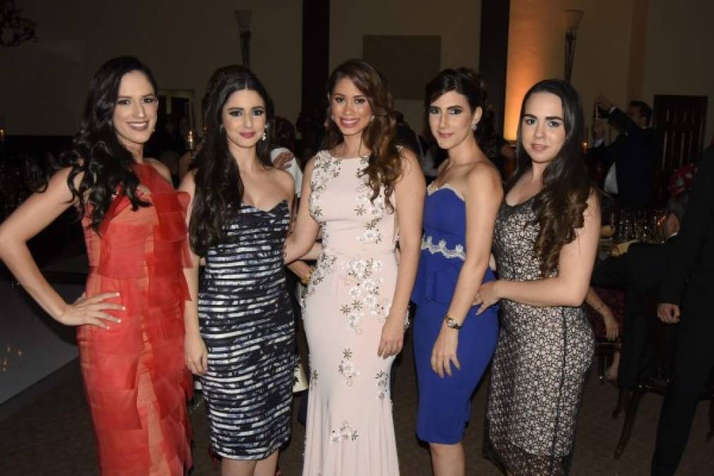 Alejandra Cárcamo, Jessica Alvarado, Mónica Handal, Denisse y Elisa Vega.