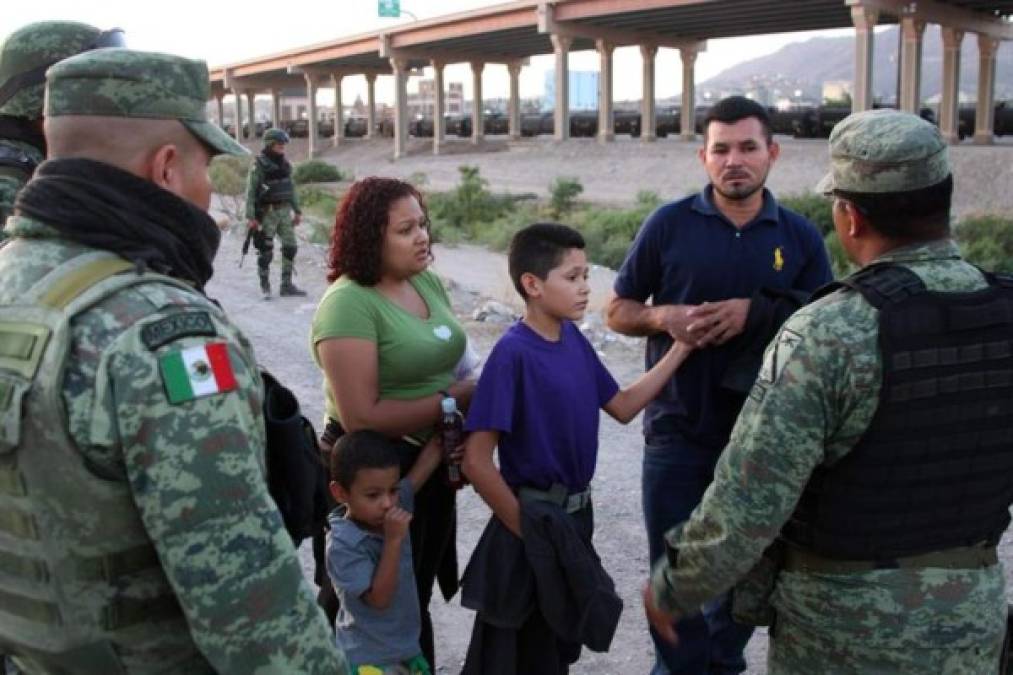 La del viernes se trata de la primera acción de los militares para detener a los migrantes centroamericanos en la frontera norte como parte de un acuerdo entre AMLO y el presidente estadounidense Donald Trump de frenar la inmigración ilegal a cambio de que EEUU no imponga aranceles a las exportaciones mexicanas.