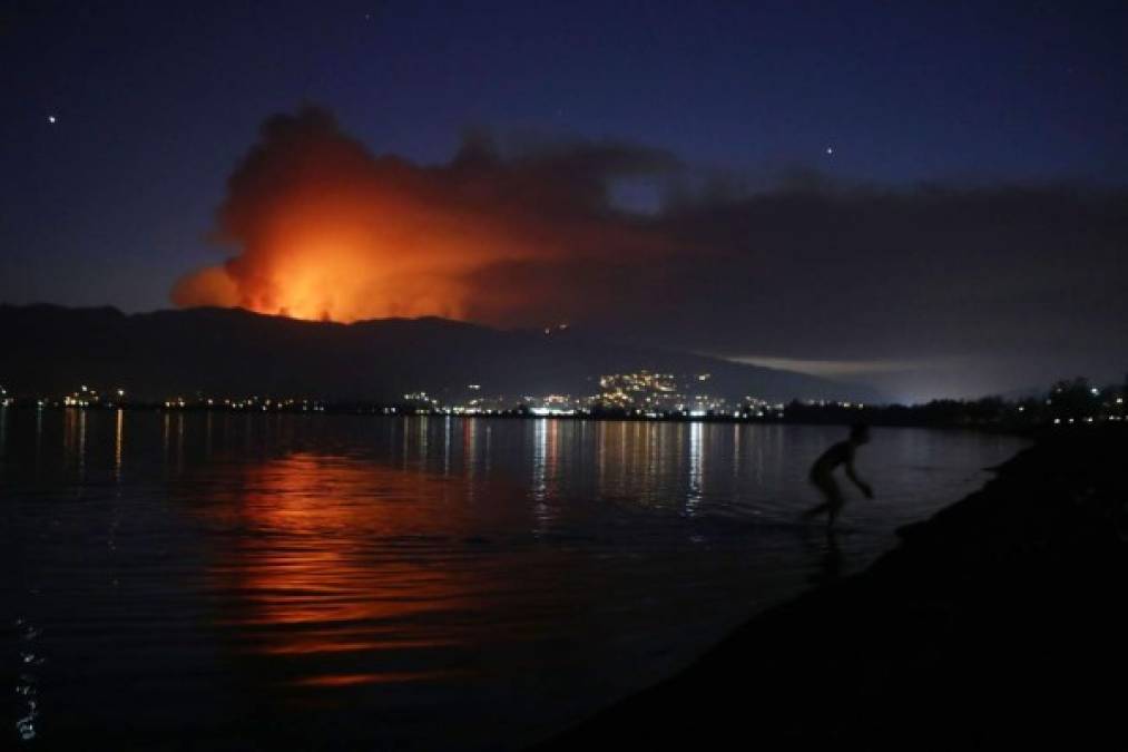 En la noche creció unas 3.000 hectáreas y se acerca ya a las 121.400; 10 veces el área de San Francisco y casi el área de Los Ángeles.