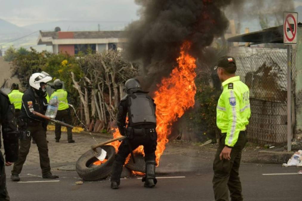 La actual crisis institucional y política en el país comenzó la semana pasada a raíz de una serie de recortes y medidas anunciados por el Gobierno, entre ellos la anulación del subsidio a los combustibles.