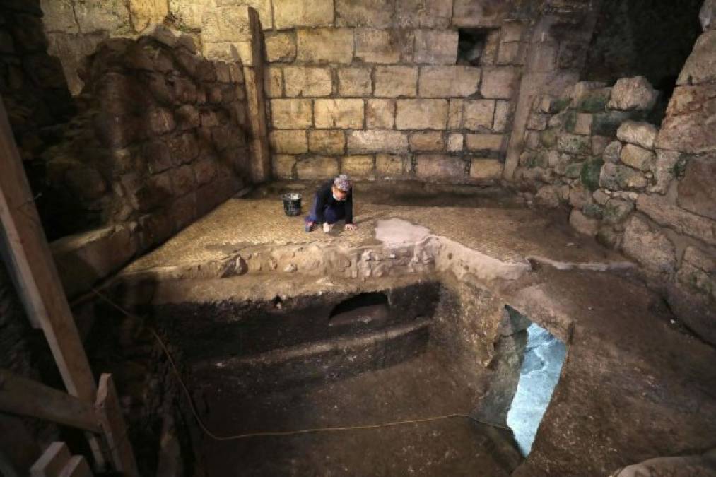 Sin embargo, estos espacios no parecen tener un 'vínculo directo' con el Segundo Templo judío, destruido por los romanos en el año 70 d. C. y del que el Muro de las Lamentaciones es el único vestigio.