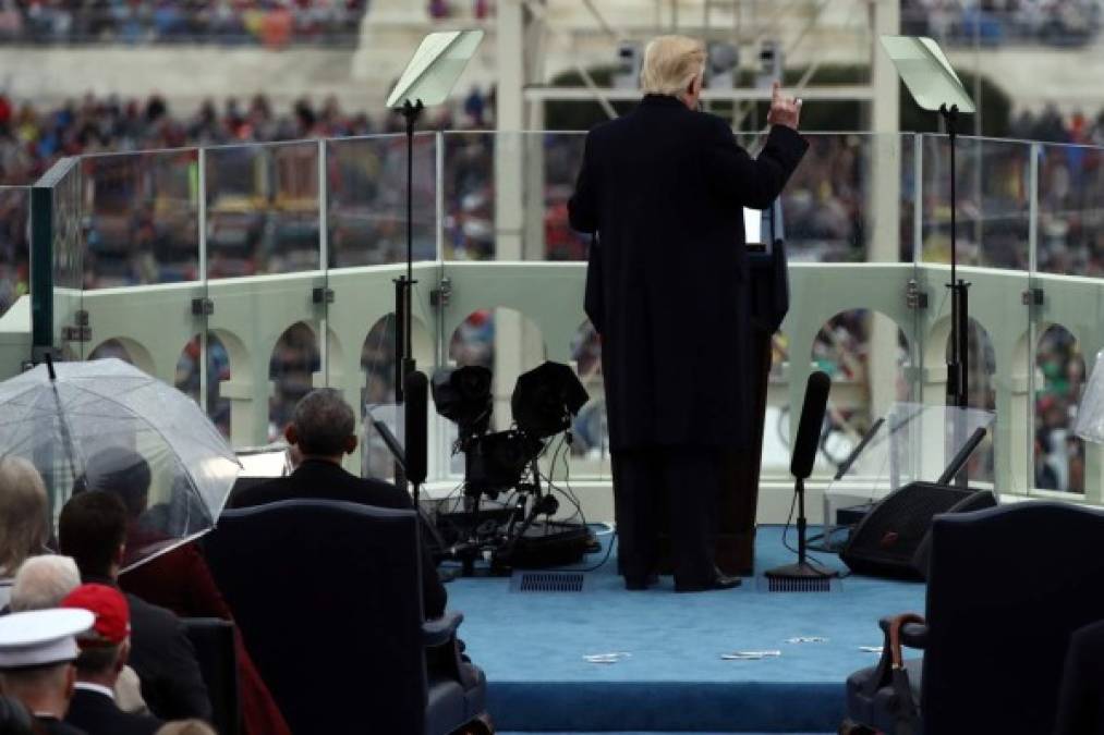 Desde un escenario blindado, Donald Trump ofreció el discurso como presidente de Estados Unidos.