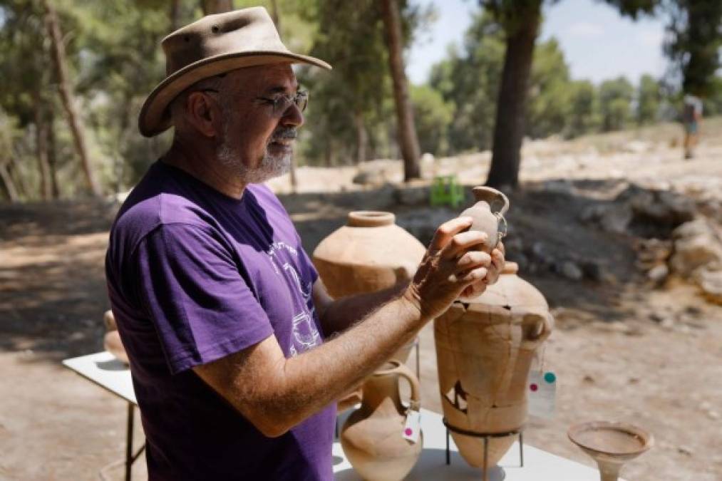 El profesor Yosef Garfinkel, de la Universidad Hebrea de Jerusalén, y el investigador de la Autoridad de Antigüedades de Israel Saar Ganor, - junto con un equipo de la Universidad de Macquarie de Sidney - estudiaron esta localización como una de las doce posibles donde ubicar Ziklag.