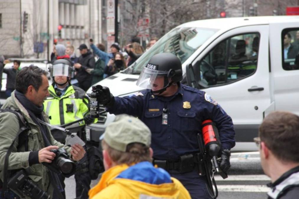 Los incidentes entre los manifestantes y las autoridades dejaron como saldo a decenas de detenidos.