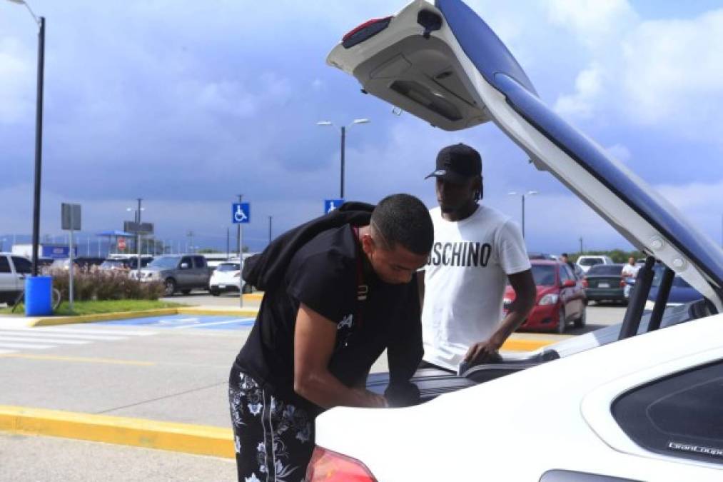 Alberth Elis tuvo el gran gesto de llevar hasta al aeropuerto al joven Rigo Rivas, quien se marchó rumbo a Italia. En el caso de 'La Panterita' está en Honduras ya que terminó la campaña en la MLS.