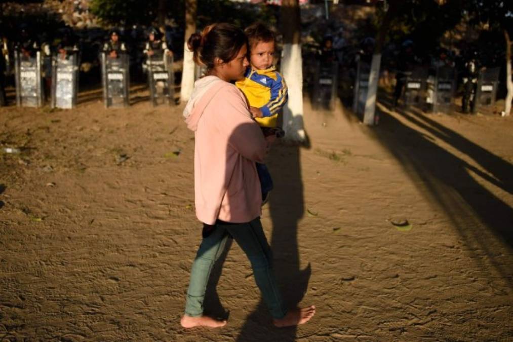 En conferencia, Monreal indicó que las instituciones mexicanas 'deben actuar mediante el diálogo, la conciliación, la conversación y los acuerdos, pues son el único camino que puede llevar a la salvaguarda de nuestras fronteras y del Estado de Derecho'.