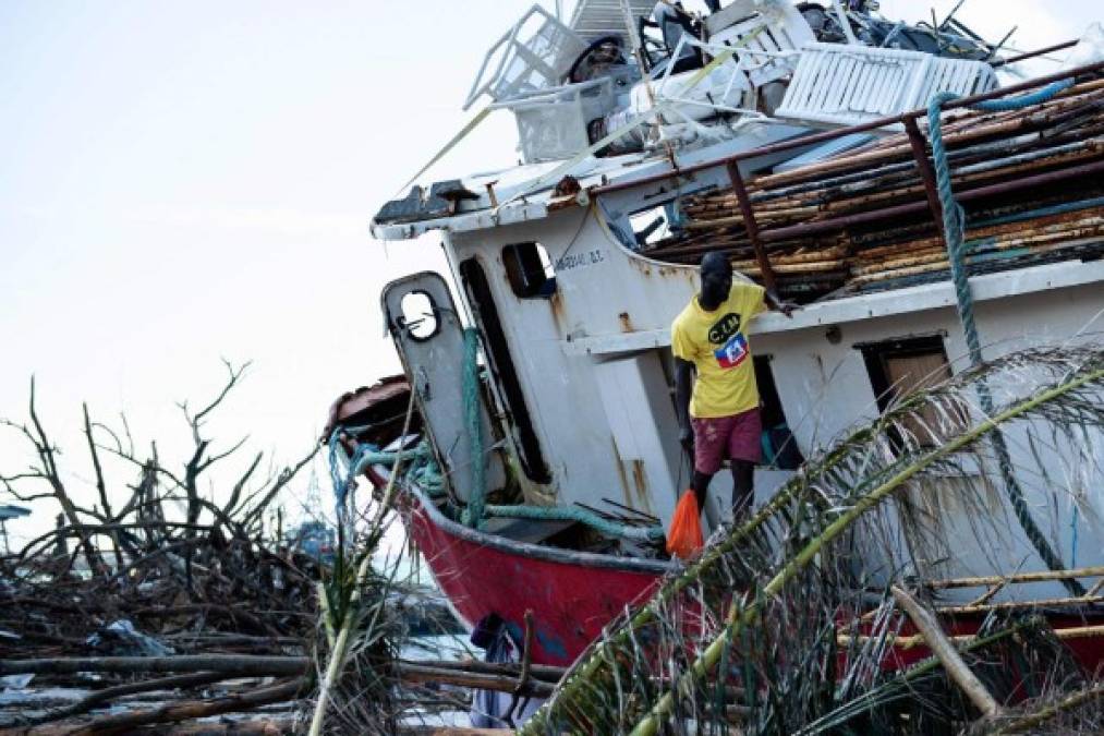 El Gobierno local detalló que la prioridad es rescatar y dar asistencia urgente a las personas mayores y a los enfermos, quienes están siendo trasladados a las islas no que resultaron afectadas por el huracán, que golpeó ese territorio con categoría 5, la máxima en la escala.