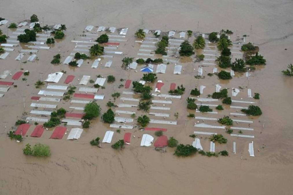 En noviembre, los huracanes Eta e Iota golpean a Centroamérica, devastando gran parte de Honduras y Nicaragua. La temporada de huracanes fue la más activa del Atlántico en la historia reciente.