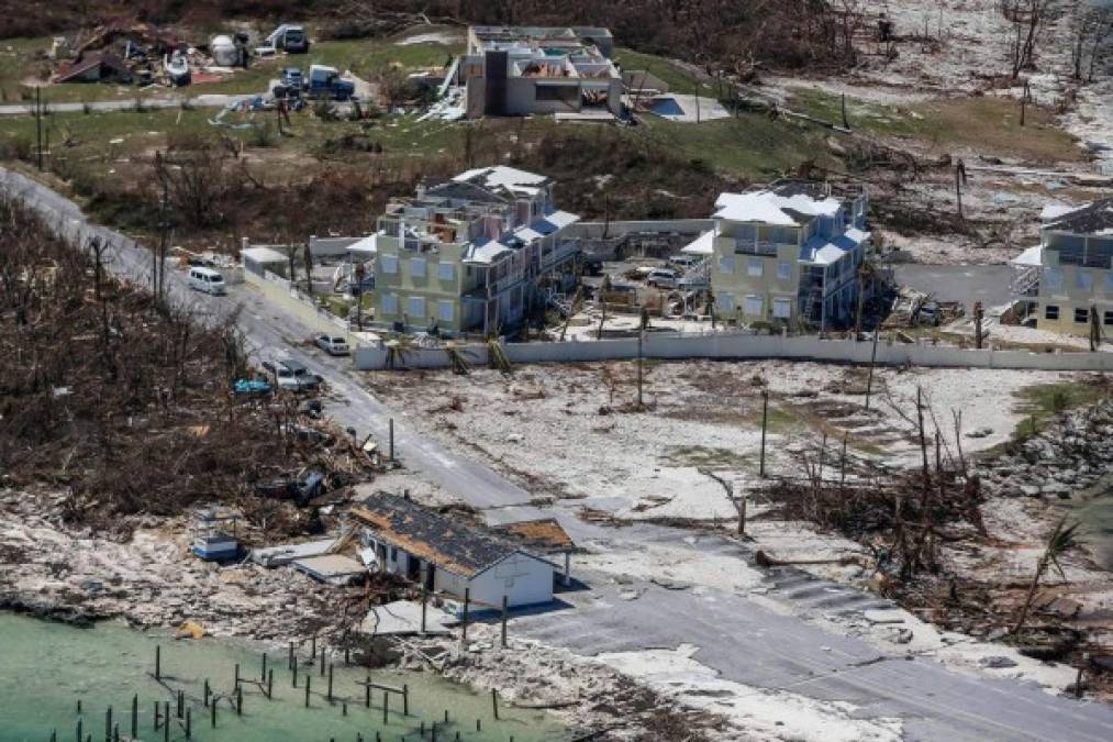 Marsh Harbor es la ciudad más grande de las islas Ábaco, que recibieron el impacto directo del ciclón cuando este tocó tierra en esta región el domingo al mediodía con una categoría 5.