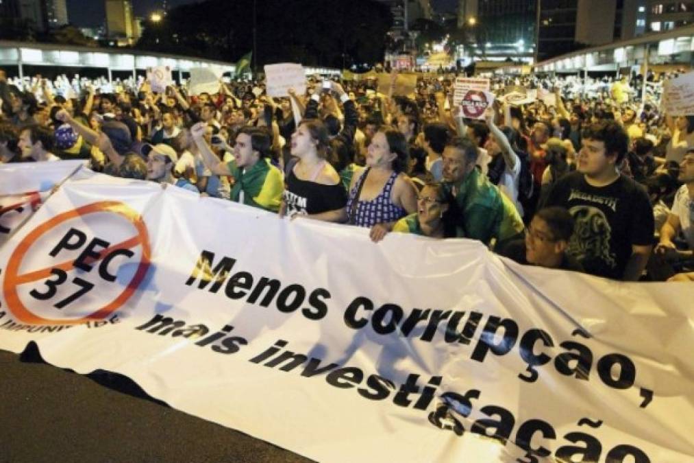 6. Brasil es uno de los países más corruptos de la región. El escándalo de la constructora Odebrecht, que pagó millonarios sobornos a políticos a cambio de licitaciones, y el lavado de dinero en la petrolera estatal Petrobras, que llevó a la cárcel al expresidente Lula da Silva, evidencian los niveles de corrupción en Brasil.