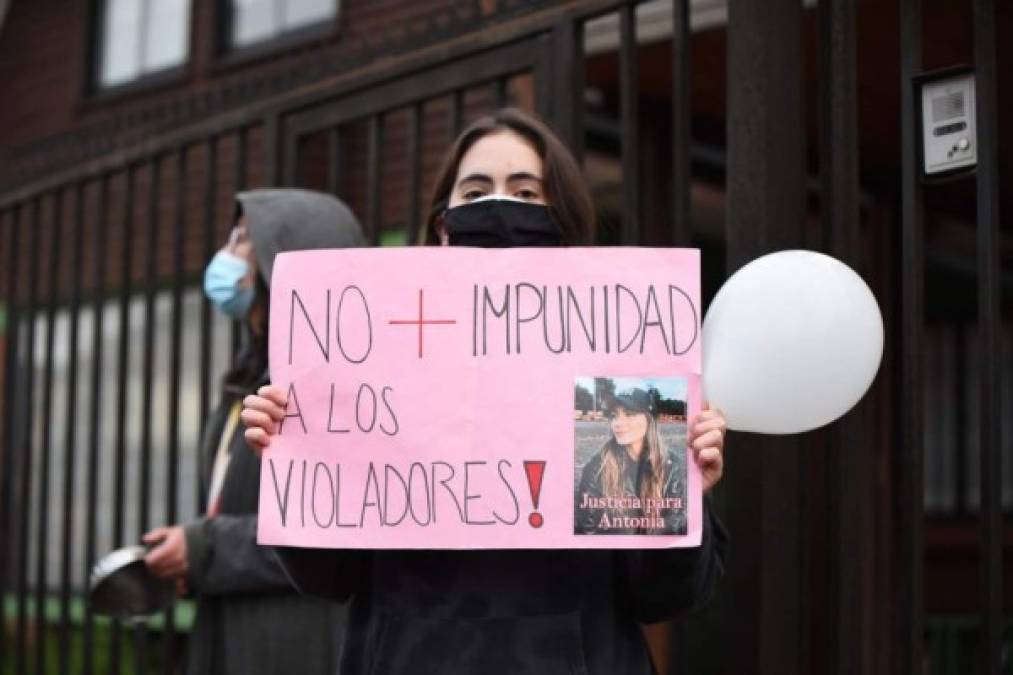 'Lo que sucedió con mi hija es que pensaron que era una más. Mi hija no es una más, y nunca será una más. Mi hija será un ejemplo y será una consecuencia que llevaré toda mi vida para lograr apoyar a toda la gente que no tiene fuerzas de gritar. Ahí estaremos gritando por ellas. Por todas las Antonias de este país, por todas las mujeres que han sido violentadas y violadas', mencionó en una ocasión el padre la víctima.