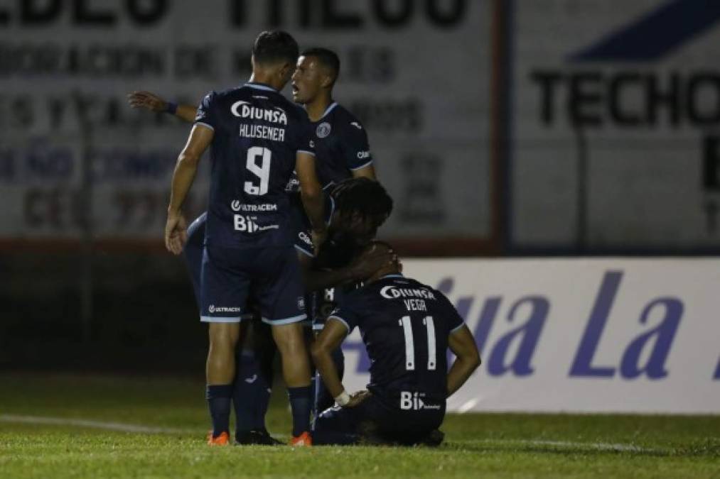 Los jugadores del Motagua festejando el gol de Marco Tulio Vega, que fue el segundo ante los mineros. Foto Marvin Salgado