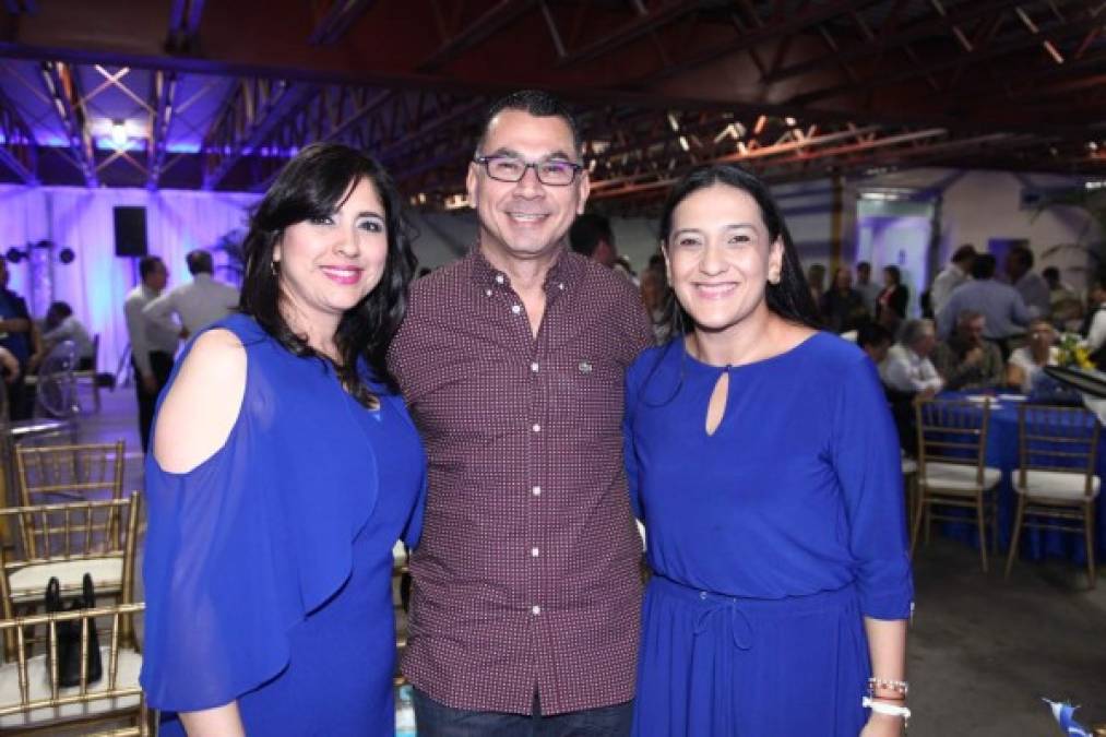 Thesla Callejas, Esteban Suazo y Lilia Umaña.