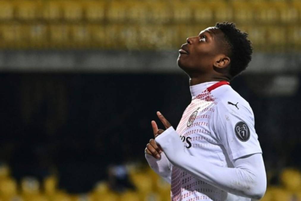 El AC Milan podría poner en el mercado al delantero portugués Rafael Leao. Su agente, Jorge Mendes, se ha reunido con el club lombardo para hacerles saber que ha tenido ofertas importantes: Inglaterra y Francia. Foto AFP.