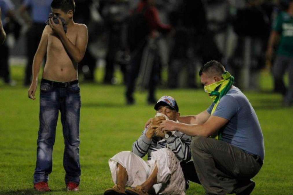 Adultos mayores también se vieron afectados por el gas pimienta.