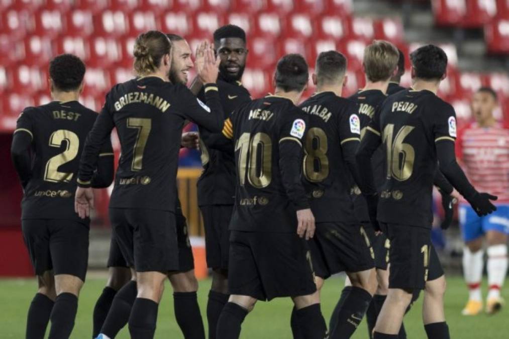 Fueron un total de 19 jugadores del primer equipo los que acudieron a la cita para recibir los vehículos. Entre los ausentes estuvo Messi, algunos futbolistas hasta pudieron personalizar los vehículos.