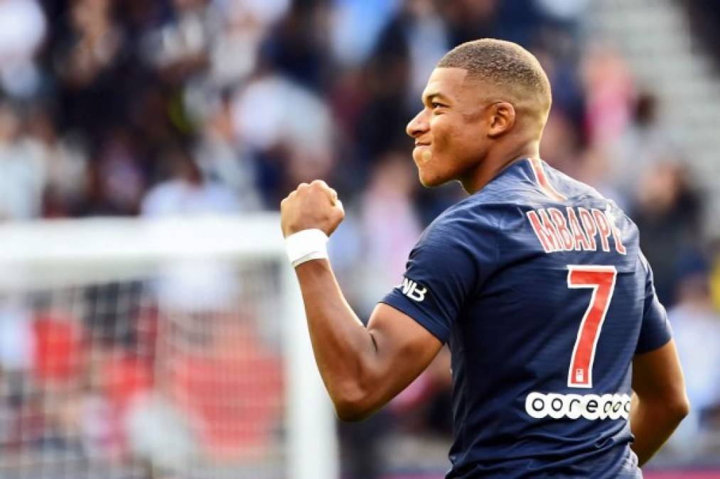 El traspaso encubierto de Kylian Mbappé que trazaron a espaldas de la FIFA, Mónaco y París Saint-Germain el año pasado tras una irrupción como no se recordaba, que incluía una cesión por un año con opción de compra obligatoria, convierten a la nueva bandera de esta Francia campeona del mundo en la incorporación más cara del mercado. 21 goles y 15 asistencias en 46 partidos, además de un excelente Mundial, con exhibición ante Argentina incluida, llevan su sello. Está tocado con una varita.