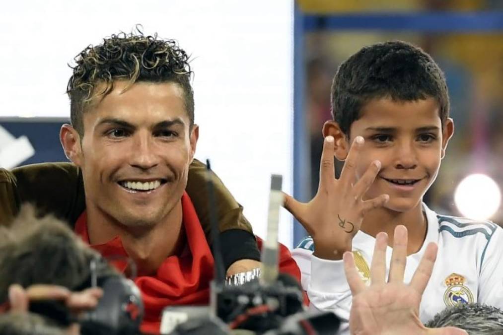 Cristiano Ronaldo y su hijo CR Jr. Foto AFP