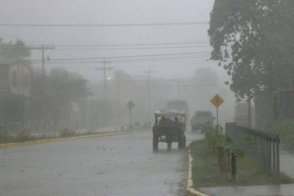 La tormenta que afectó el centro de San Pedro Sula duró cerca de media hora.