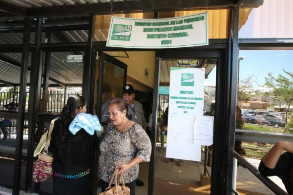 El Congreso Nacional aprobó ayer, con la dispensa del segundo debate, un decreto mediante el cual los hondureños no pagarán los 200 lempiras por reposición de la tarjeta de identidad durante 18 meses.