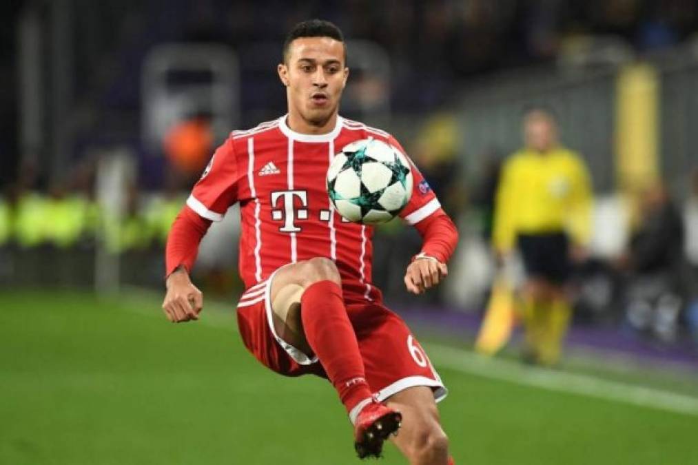 El Real Madrid piensa en el exbarcelonista Thiago Alcántara para suplir a Mateo Kovacic, que saldría este verano. El Bayern Múnich, que desde hace unos meses se plantea un traspaso, cuenta incluso ahora con el visto bueno del nuevo entrenador, el croata Niko Kovac, y se habla ya de un precio de salida de 70 millones de euros.