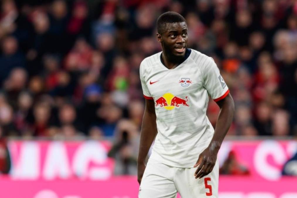 El central francés Dayot Upamecano ha extendido su vínculo con el RB Leipzig hasta el verano del 2023. El propio jugador ha decidido esperar dar el salto a un equipo más importante. El contrato incluye una cláusula de recisión de 50 millones de euros. Fue sondeado por el Real Madrid y Arsenal, que ya no podrán ficharlo para la próxima temporada.