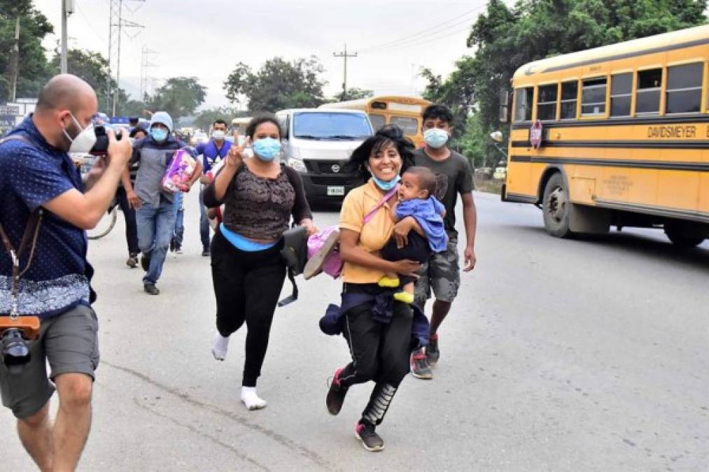 Anoche, la multitud logró ingresar por el paso fronterizo de El Florido, 220 km al este de Ciudad de Guatemala.<br/>