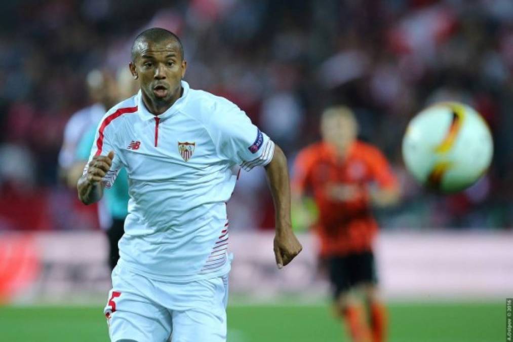 Mariano Ferreira podría estar viviendo sus últimas semanas como jugador del Sevilla FC. Tal y como asegura 'Estadio Deportivo', el lateral brasileño estaría cerca de protagonizar una de las clásicas ventas veraniegas hispalenses. Su destino, el Inter de Milán.