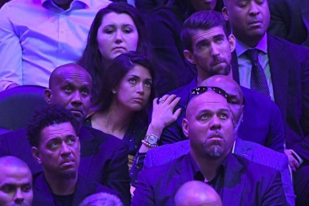 El nadador Michael Phelps fue otro de las personalidades que estuvo presente en el adiós a Kobe.