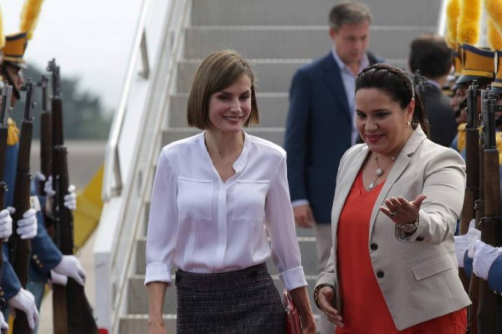 La reina Letizia junto a la primera dama Ana de Hernández.
