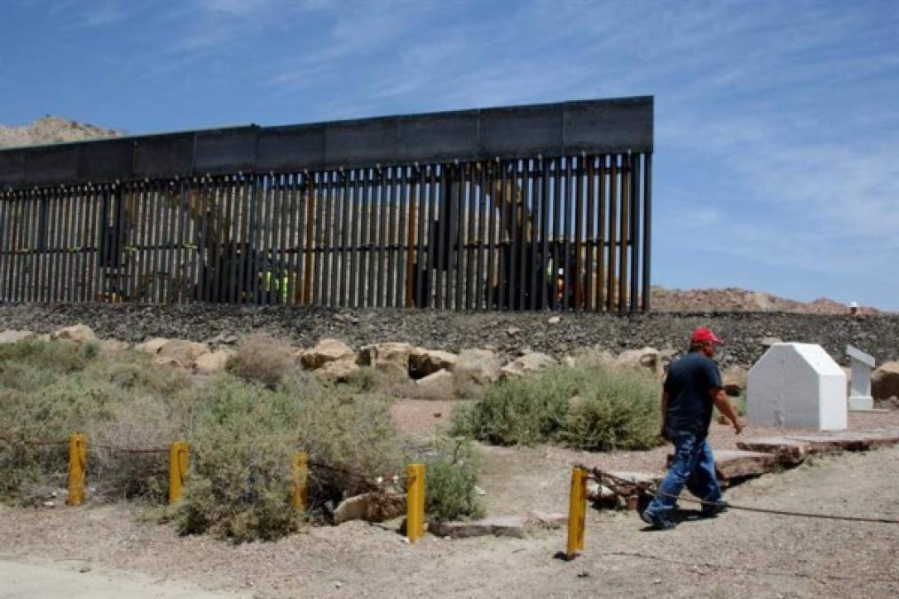 Trump ha hecho del rechazo a la migración ilegal por la frontera sur una de sus principales banderas políticas y electorales, calificándola además como una 'amenaza contra la seguridad nacional'.