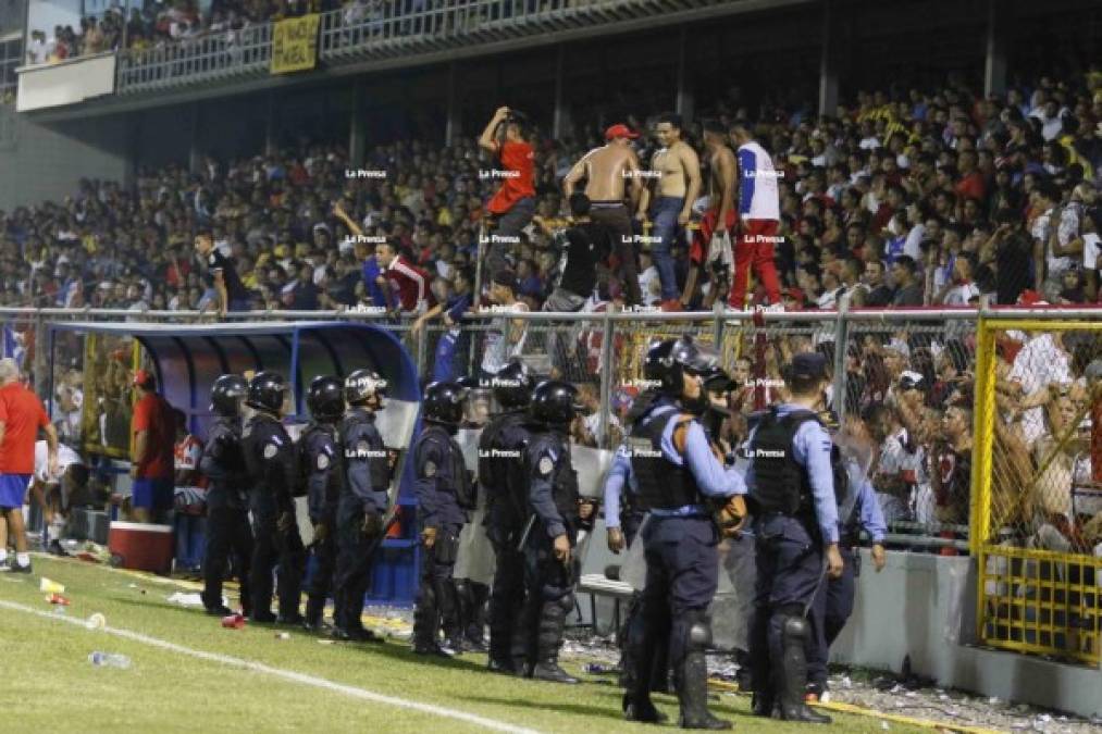 La barra del Olimpia fue ubicada en Preferencia Norte y fue aquí en donde se dio la burla para los aficionados del Real España.