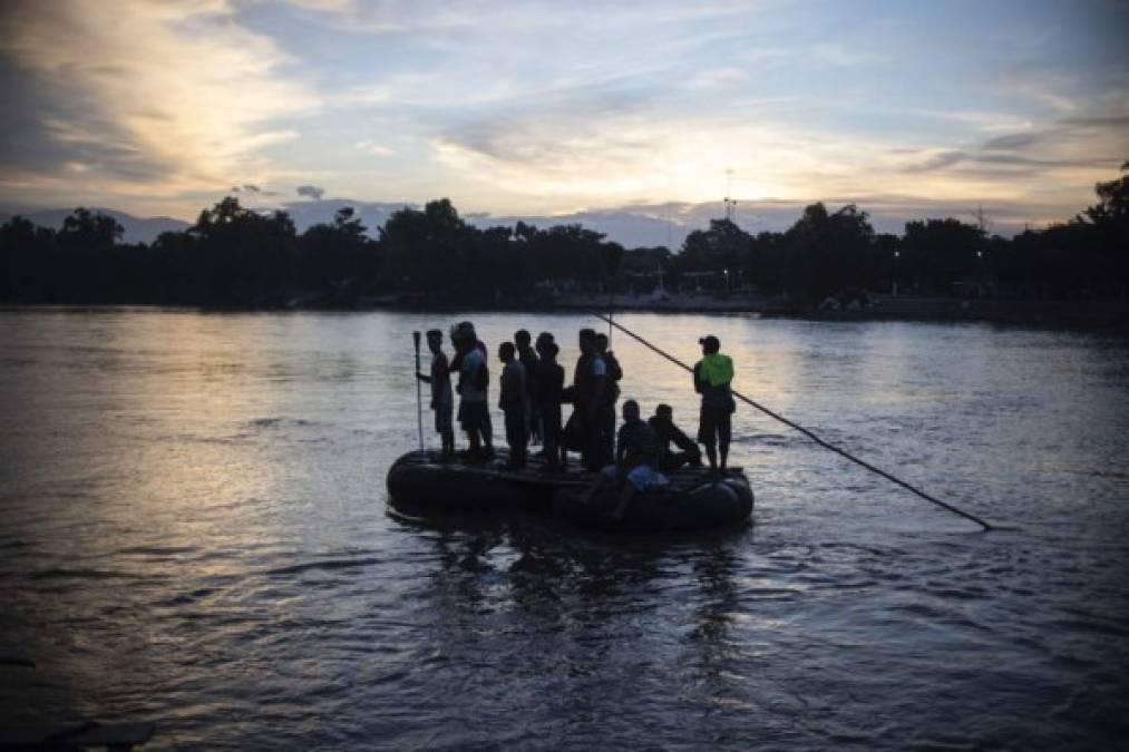 La travesía de los migrantes por México inicia en Chiapas, a donde llegan tras cruzar el río Suchiate en la frontera con Guatemala.