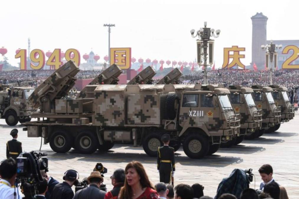 El desfile militar fue una demostración de los avances que ha conseguido China en este terreno con el desarrollo de su industria armamentístico, y permitió apreciar numerosos equipamientos y misiles nunca vistos hasta el momento.